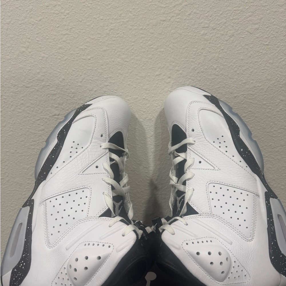Retro Jordan 6 Reverse Oreo - Picture 5 of 8